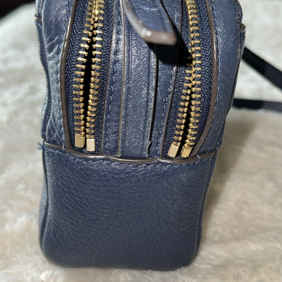 Used Tory Burch Block T Crossbody in Navy - Picture 8 of 17